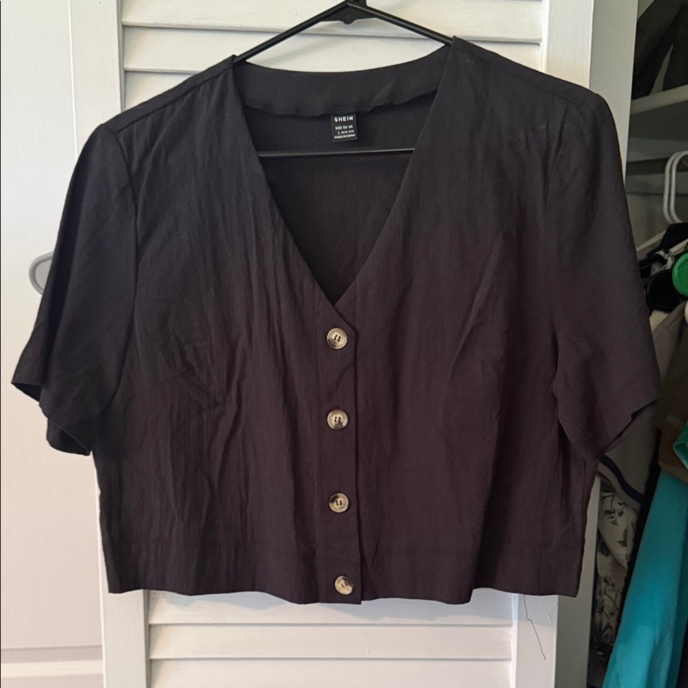 SHEIN Black Cropped Button-Down Shirt